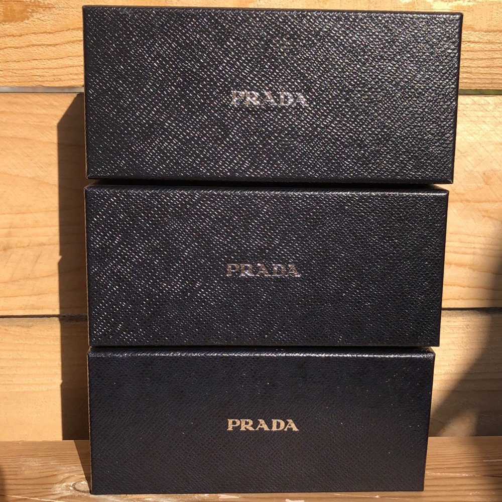 Prada 🇮🇹(1-empty box)